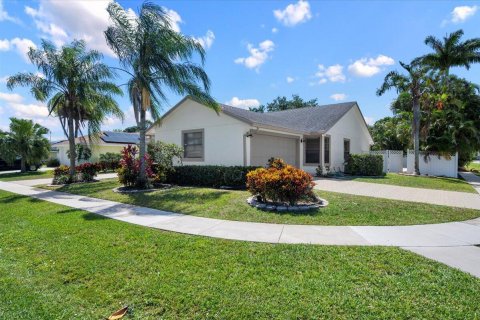 House in Wellington, Florida 3 bedrooms, 210.7 sq.m. № 1118261 - photo 13