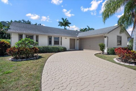 House in Wellington, Florida 3 bedrooms, 210.7 sq.m. № 1118261 - photo 14