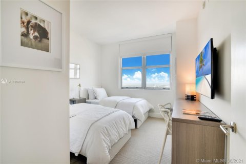 Condo in Hollywood, Florida, 3 bedrooms  № 9365 - photo 23