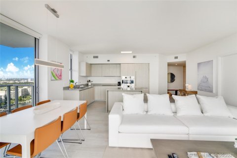 Condo in Hollywood, Florida, 3 bedrooms  № 9365 - photo 3