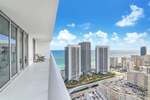 Copropriété à louer à Hollywood, Floride: 3 chambres, 126.44 m2 № 9365 - photo 9