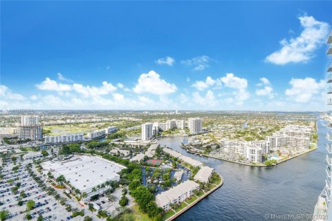 Condominio en alquiler en Hollywood, Florida, 3 dormitorios, 126.44 m2 № 9365 - foto 2