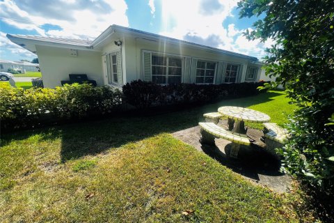 Villa ou maison à vendre à Tamarac, Floride: 2 chambres, 155.8 m2 № 816104 - photo 4