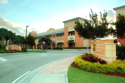 Купить коммерческую недвижимость в Делрей-Бич, Флорида № 714495 - фото 4