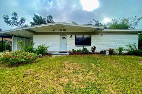 House in Tampa, Florida 3 bedrooms, 109.16 sq.m. № 1371619 - photo 1