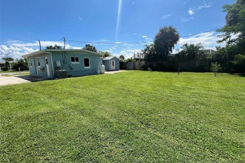 Villa ou maison à louer à Port Charlotte, Floride: 2 chambres, 56.58 m2 № 1371659 - photo 3