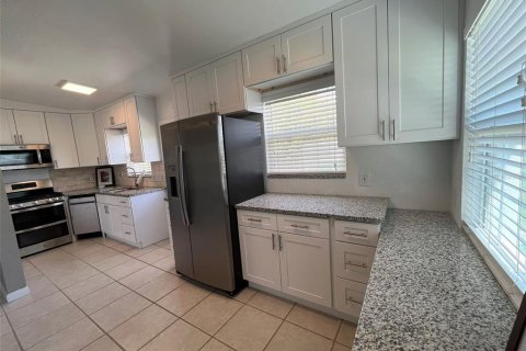 House in Port Charlotte, Florida 2 bedrooms, 56.58 sq.m. № 1371659 - photo 4