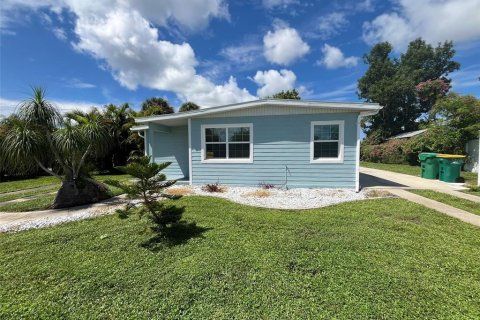 Villa ou maison à louer à Port Charlotte, Floride: 2 chambres, 56.58 m2 № 1371659 - photo 1