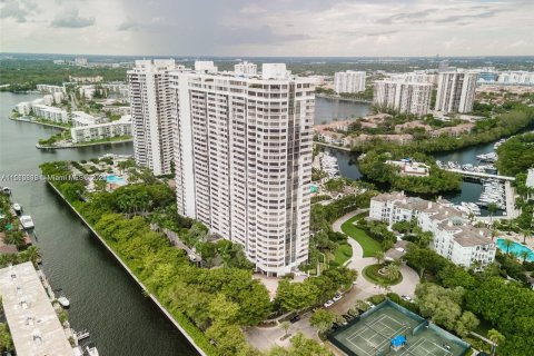 Condo in Aventura, Florida, 2 bedrooms  № 1101825 - photo 1