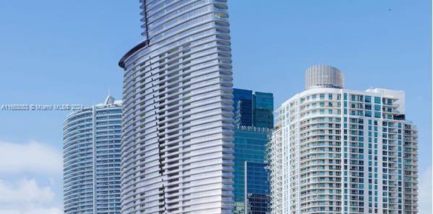 Condominio en Miami, Florida, 1 dormitorio  № 1384221