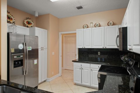 Villa ou maison à vendre à Coconut Creek, Floride: 4 chambres, 197.51 m2 № 966081 - photo 25