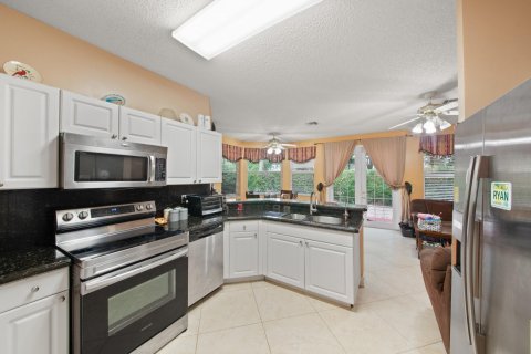 House in Coconut Creek, Florida 4 bedrooms, 197.51 sq.m. № 966081 - photo 23