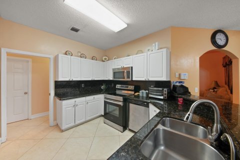 House in Coconut Creek, Florida 4 bedrooms, 197.51 sq.m. № 966081 - photo 26