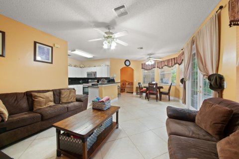 House in Coconut Creek, Florida 4 bedrooms, 197.51 sq.m. № 966081 - photo 17