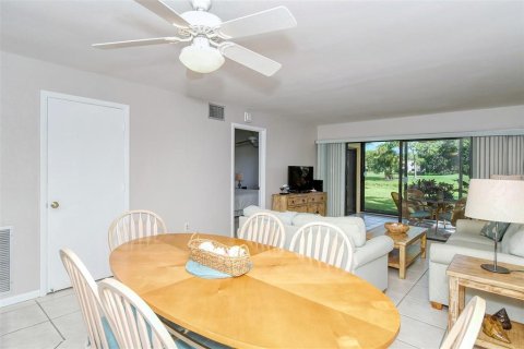 Condominio en alquiler en Sarasota, Florida, 2 dormitorios, 106.37 m2 № 214300 - foto 4