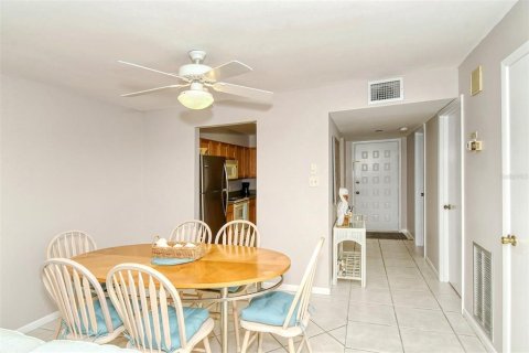 Condominio en alquiler en Sarasota, Florida, 2 dormitorios, 106.37 m2 № 214300 - foto 24