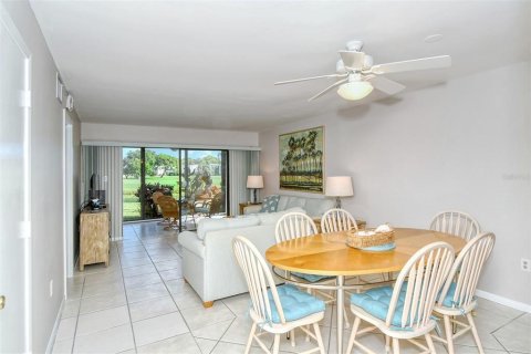 Condominio en alquiler en Sarasota, Florida, 2 dormitorios, 106.37 m2 № 214300 - foto 3