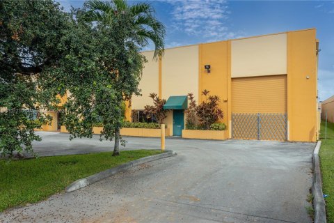 Купить коммерческую недвижимость в Хайалиа, Флорида № 9393 - фото 14