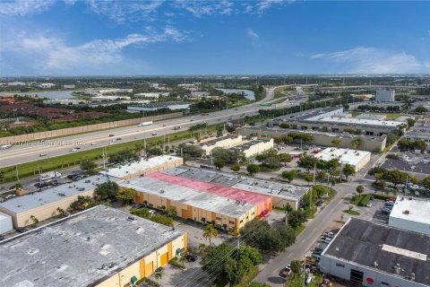 Commercial property in Hialeah, Florida № 9393 - photo 10