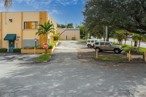 Купить коммерческую недвижимость в Хайалиа, Флорида № 9393 - фото 6