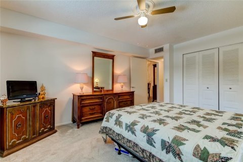 Condo in Saint Petersburg, Florida, 2 bedrooms  № 1368367 - photo 19