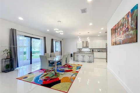 House in Miramar, Florida 4 bedrooms, 378.39 sq.m. № 997821 - photo 9