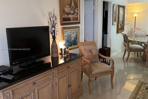 Condo in Aventura, Florida, 2 bedrooms  № 364212 - photo 5