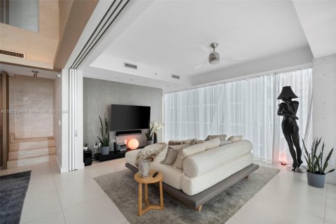 Condominio en venta en Miami, Florida, 2 dormitorios, 238.39 m2 № 1226274 - foto 14