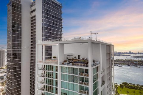 Condominio en venta en Miami, Florida, 2 dormitorios, 238.39 m2 № 1226274 - foto 16