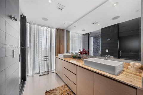 Condominio en venta en Miami, Florida, 2 dormitorios, 238.39 m2 № 1226274 - foto 11