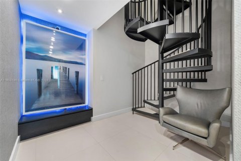 Condominio en venta en Miami, Florida, 2 dormitorios, 238.39 m2 № 1226274 - foto 15