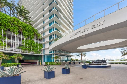 Condo in Miami Beach, Florida, 2 bedrooms  № 1226273 - photo 17