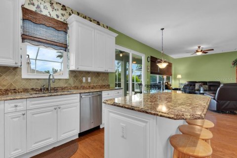Villa ou maison à vendre à Fort Myers, Floride: 5 chambres, 274.62 m2 № 915631 - photo 10