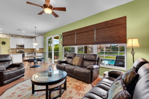 Villa ou maison à vendre à Fort Myers, Floride: 5 chambres, 274.62 m2 № 915631 - photo 15