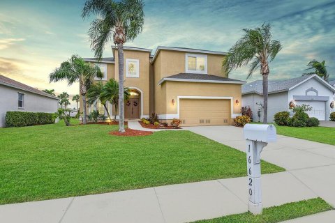 Villa ou maison à vendre à Fort Myers, Floride: 5 chambres, 274.62 m2 № 915631 - photo 1