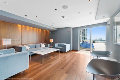 Condo in Miami, Florida, 1 bedroom  № 1366961 - photo 24