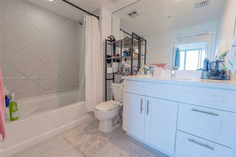 Condo in Miami, Florida, 1 bedroom  № 1366961 - photo 9