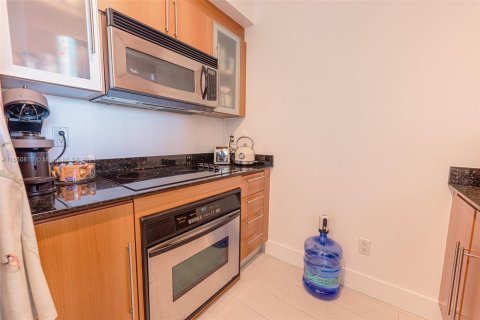 Condo in Miami, Florida, 1 bedroom  № 1366961 - photo 17