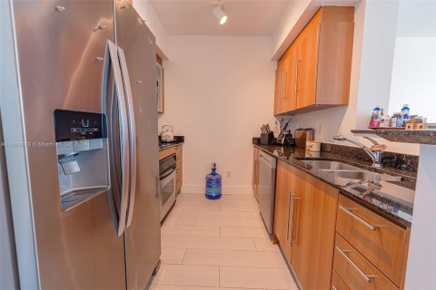 Condo in Miami, Florida, 1 bedroom  № 1366961 - photo 16