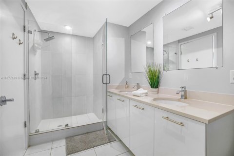 Copropriété à vendre à Miami, Floride: 2 chambres, 106.47 m2 № 1404533 - photo 14