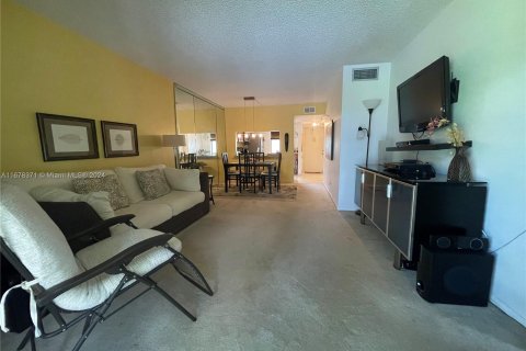 Copropriété à vendre à Sunrise, Floride: 2 chambres, 79.9 m2 № 1404618 - photo 12