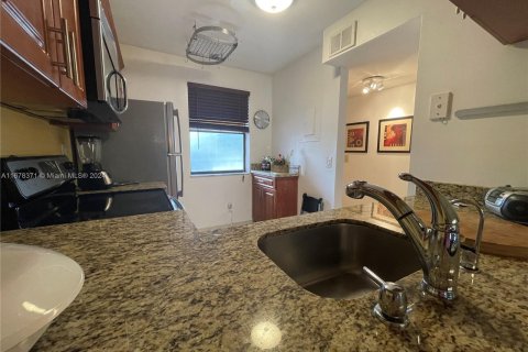 Condominio en venta en Sunrise, Florida, 2 dormitorios, 79.9 m2 № 1404618 - foto 4