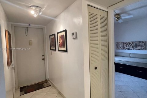 Condo in Sunrise, Florida, 2 bedrooms  № 1404618 - photo 6