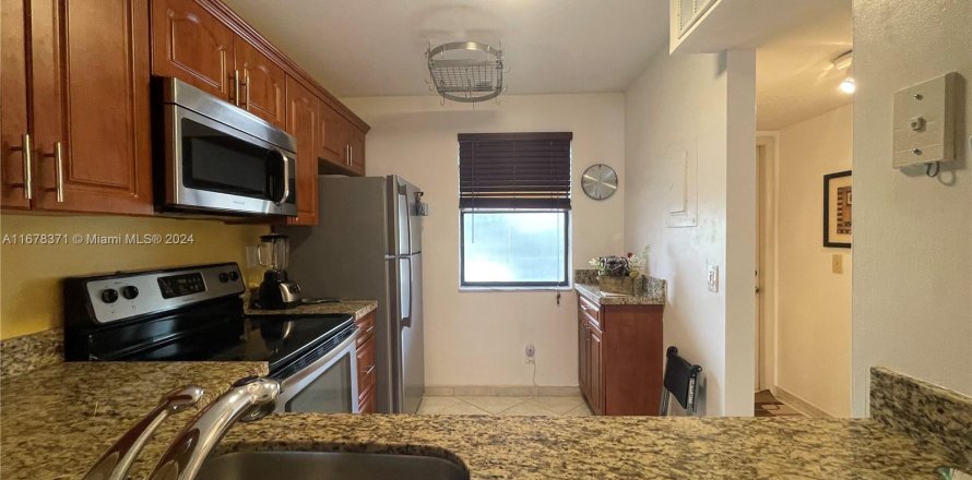 Condo in Sunrise, Florida, 2 bedrooms  № 1404618