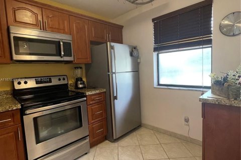 Condo in Sunrise, Florida, 2 bedrooms  № 1404618 - photo 3