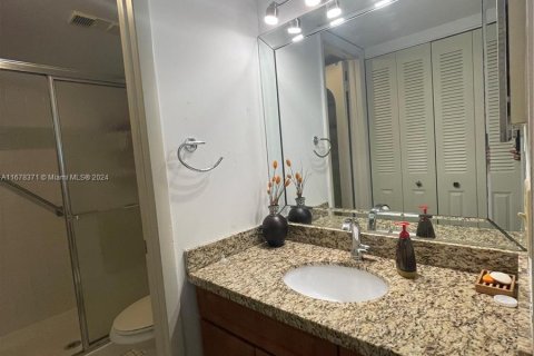 Condo in Sunrise, Florida, 2 bedrooms  № 1404618 - photo 23