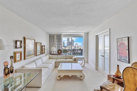 Condo in Miami Beach, Florida, 3 bedrooms  № 1101859 - photo 7