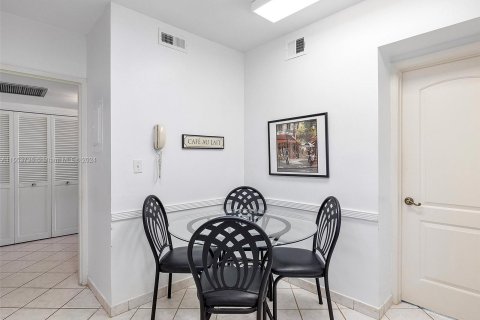 Condo in Miami Beach, Florida, 3 bedrooms  № 1101859 - photo 14