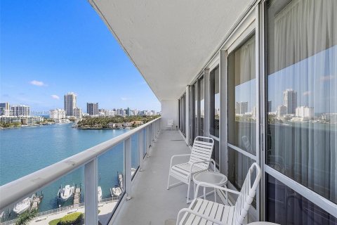 Condo in Miami Beach, Florida, 3 bedrooms  № 1101859 - photo 26