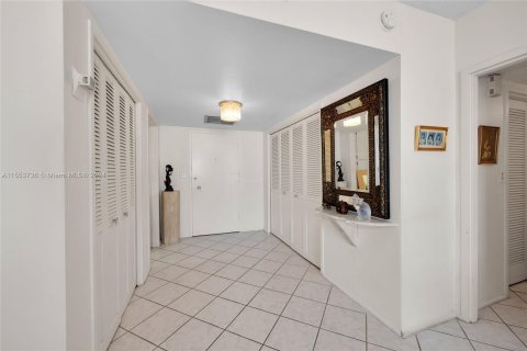 Condo in Miami Beach, Florida, 3 bedrooms  № 1101859 - photo 22